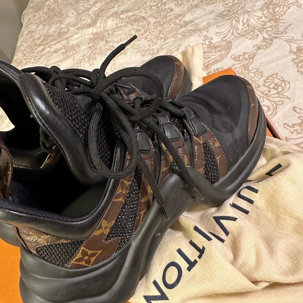 Louis Vuitton sneakers - Picture 1 of 5